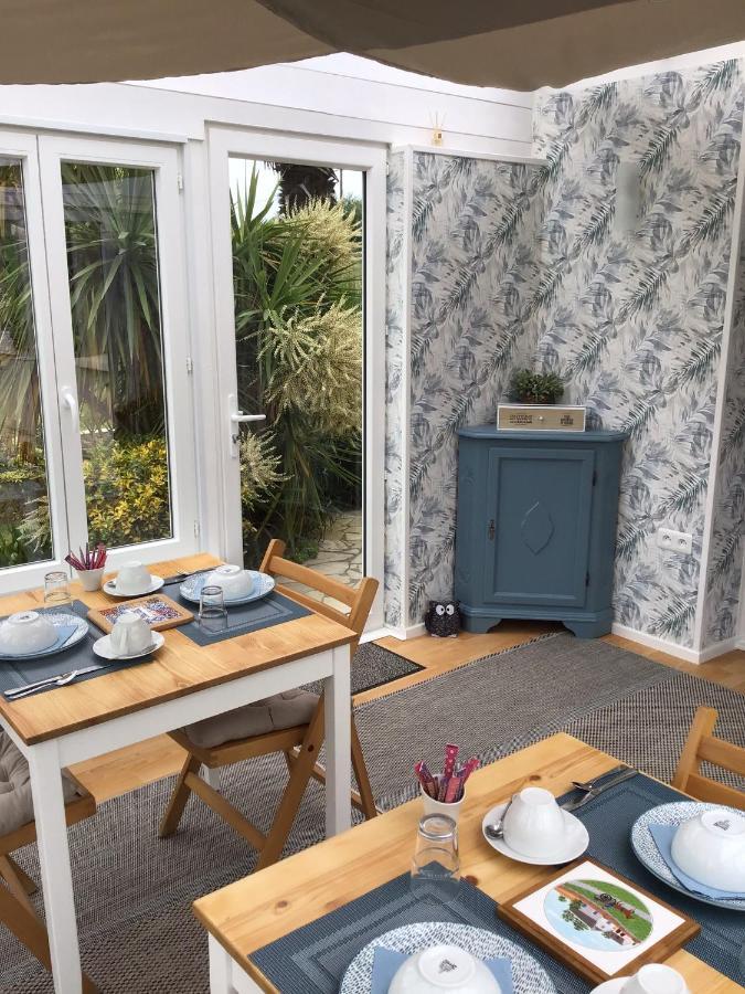 Les Camelias Bed & Breakfast Binic Exterior photo